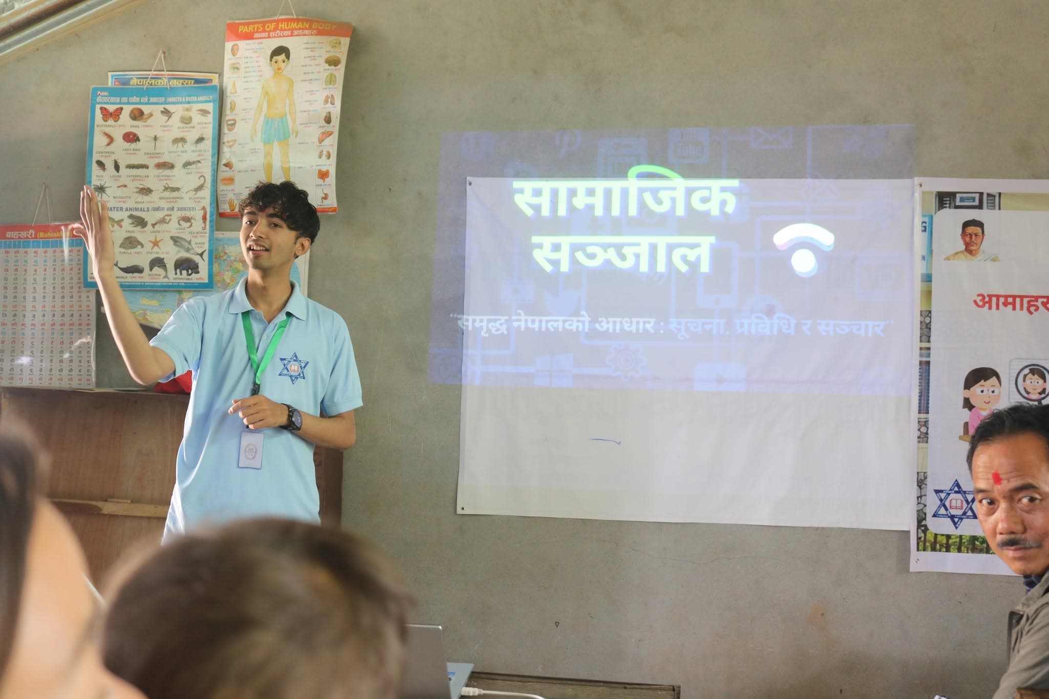 A student presenting the session on social media