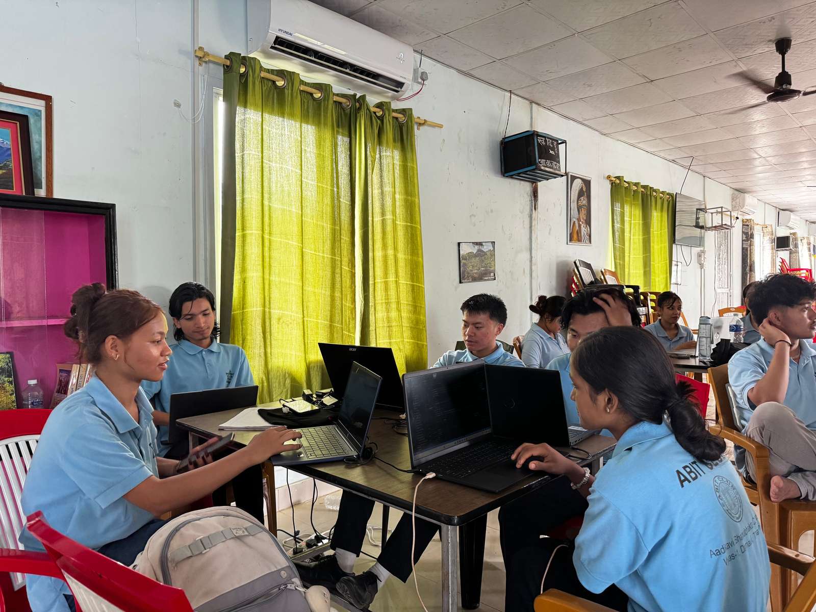 Students building their projects during the session