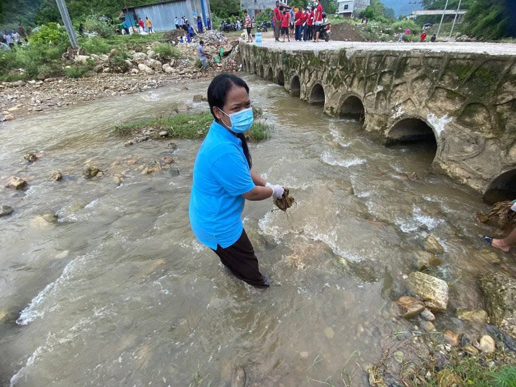 A club member clearing debris from the water